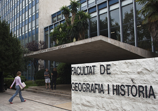 Entrada de la Facultat de Geografia i Història